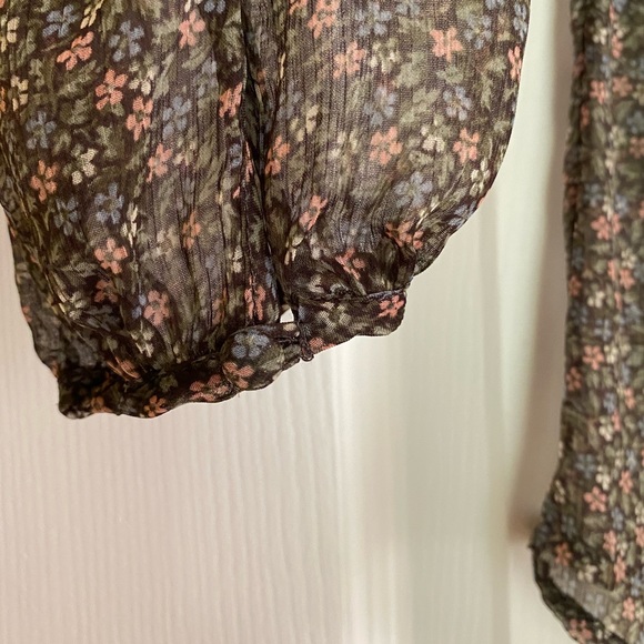 American Eagle Floral Sheer Scarf Neck Blouse - Picture 4 of 5